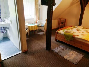 Comfort-Doppelzimmer | Individuell dekoriert, Zustellbetten, Bettwäsche