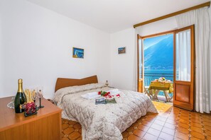 2 bedrooms, iron/ironing board, WiFi, bed sheets - Bella Lake View, Colonno, Italy (Colonno)