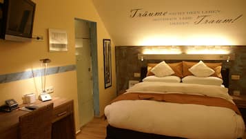 Ropa de cama de alta calidad, cubrecamas y minibar
