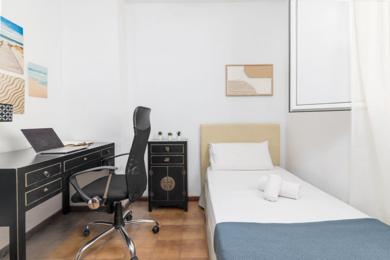 3 bedrooms, iron/ironing board, travel crib, WiFi (free)