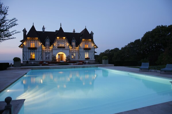 Seasonal outdoor pool
