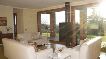 Smart TV y chimenea