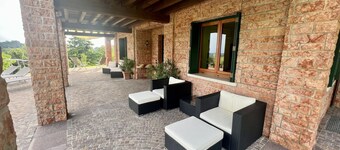 Villa Spaltri is immersed in the green of the hills in Lonato del Garda