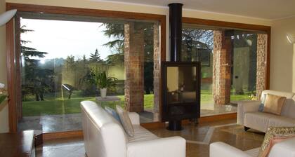 Villa Spaltri is immersed in the green of the hills in Lonato del Garda