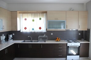 Frigorifero, forno, macchina per tè/caffè, bollitore elettrico