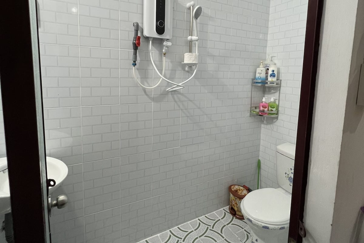 Shower, free toiletries, hair dryer, slippers