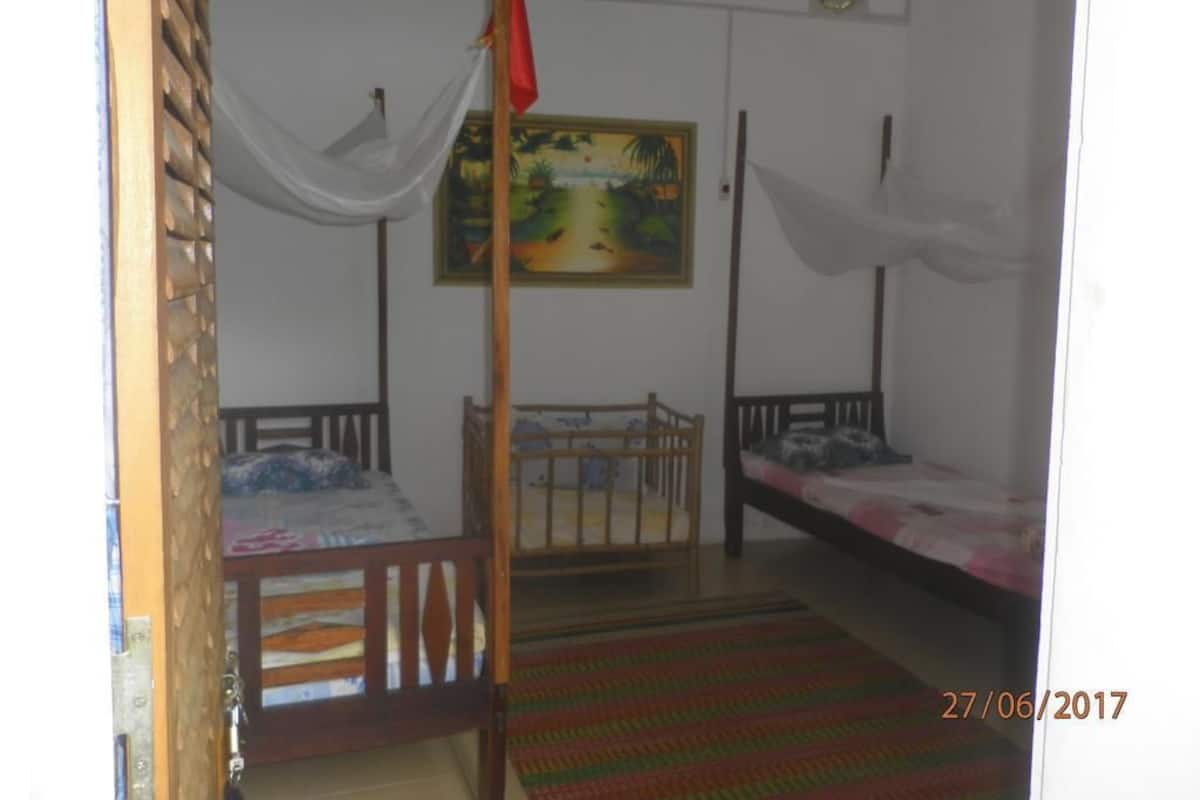 Desk, free WiFi, bed sheets