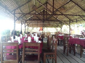 Breakfast area - Happy Family Guesthouse (Long Ho)