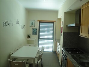Fridge, microwave, oven, stovetop - 3 bedroom apartment sea view Sines (Sines)