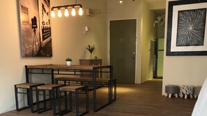 Leilighet, 3 soverom | Spiseområde på rommet