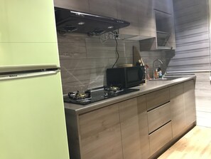 Apartment, 3 Bedrooms | Private kitchenette