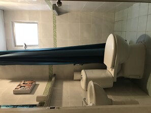 Apartment, 3 Bedrooms | Bathroom