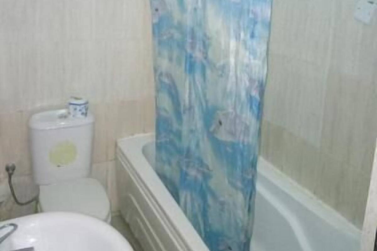Bathroom | Free toiletries, towels, soap, toilet paper