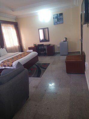 Premium bedding, in-room safe, individually decorated - Zeina Suites Abuja (Abuja)