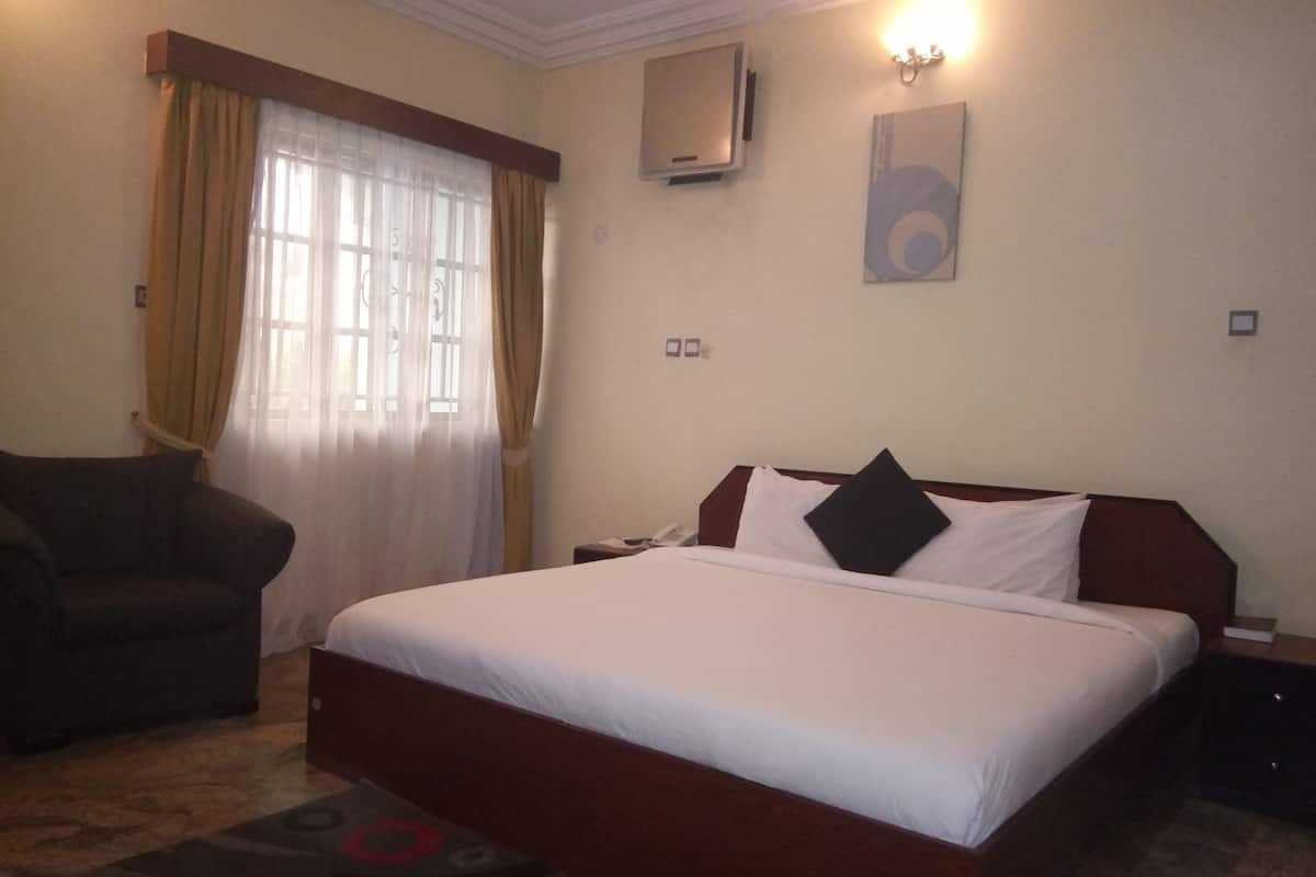 1 slaapkamer, luxe beddengoed, een kluis op de kamer