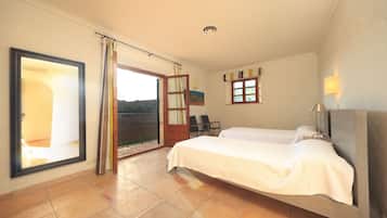 4 bedrooms, in-room safe, iron/ironing board, free WiFi