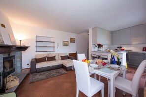 Televisie en een open haard