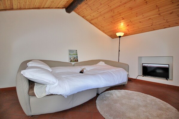 2 bedrooms, iron/ironing board, WiFi, bed sheets - Villa Patricia, San Siro, Italy (San Siro)
