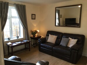 TV - One bedroom cottage set in the heart of Norfolk  (Cranworth  Norfolk)