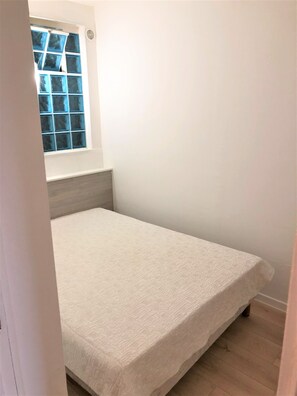 2 bedrooms, iron/ironing board, travel cot, free WiFi