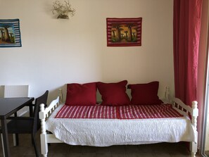 2 bedrooms, iron/ironing board, travel crib, free WiFi