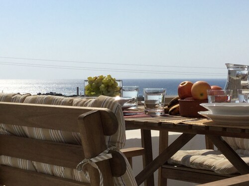 Sea Breeze Traditional Villa: Kristallklarer Wasserstrand, privater Pool.