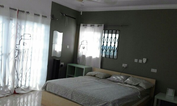 House, 3 Bedrooms | 3 bedrooms, desk, soundproofing, iron/ironing board