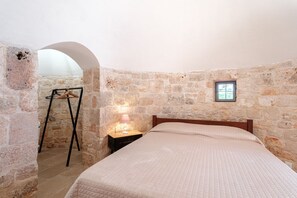 7 habitaciones, tabla de planchar con plancha, wifi y ropa de cama