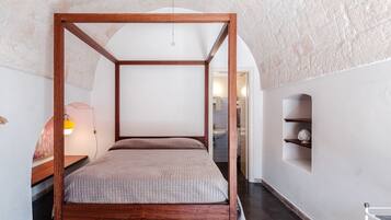 7 chambres, fer et planche à repasser, Wi-Fi, draps fournis