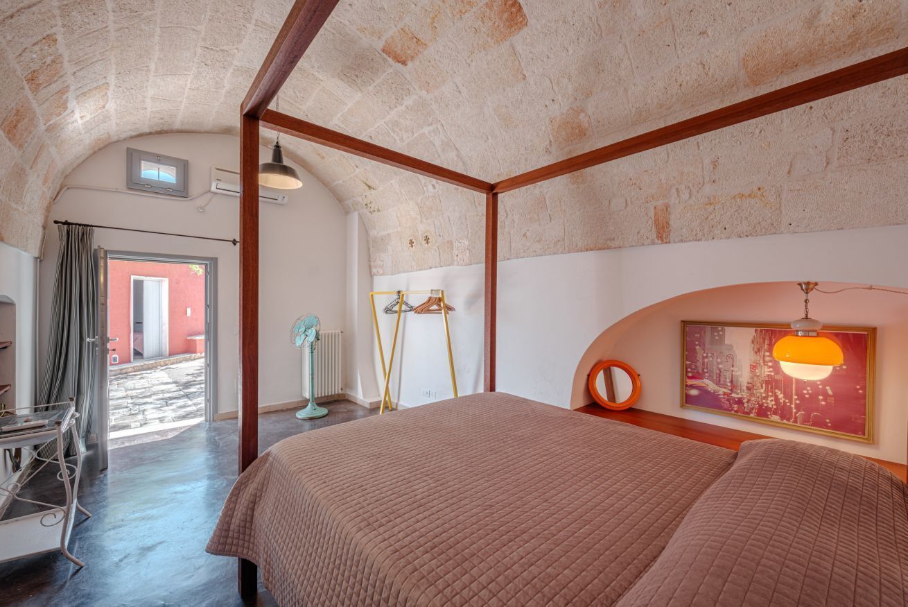 7 bedrooms, iron/ironing board, free WiFi, bed sheets