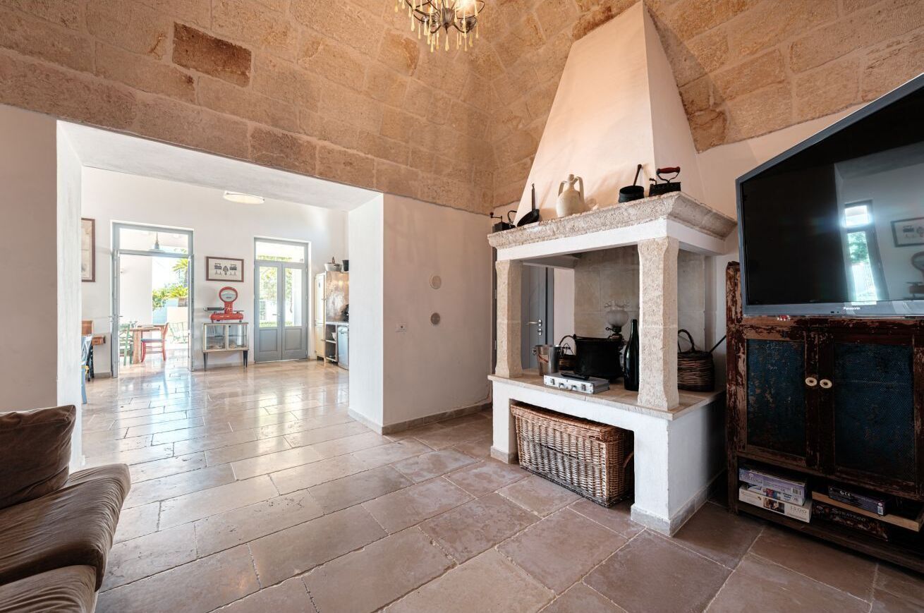 TV, caminetto, videogiochi, tavolo da ping pong