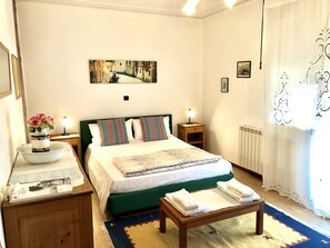 2 室のベッドルーム、セーフティボックス (室内)、アイロン / アイロン台、旅行用ベビーベッド