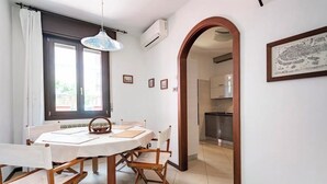 Dining - New independent holiday home with WIFI, A/C, Tvsat at 12min. from Venice (Venezia)