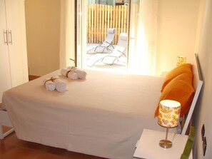 2 chambres, coffres-forts dans les chambres, fer et planche à repasser