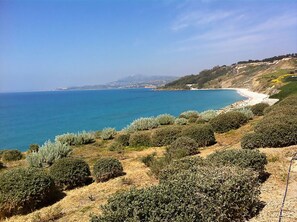 On the beach, sun-loungers - Detached villa with beautiful terrace overlooking the sea (SCIACCA)