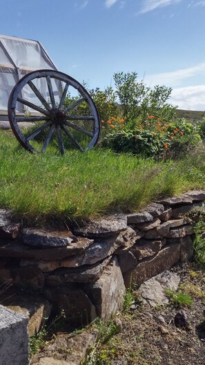 Double Room, Private Bathroom (Hlaðan) | Garden view - Grásteinn Guesthouse (Langanesbyggð)