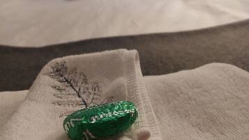 Familie appartement | Verduisterende gordijnen, een strijkplank/strijkijzer, reisbedje