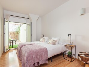 2 bedrooms, iron/ironing board, Internet, bed sheets