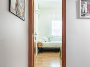 2 bedrooms, iron/ironing board, internet, bed sheets