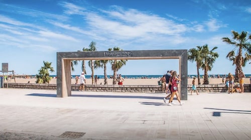 Villa T3, private terrace & parking. Wifi fibre, Swimming pool, Shops, Beach 50m!