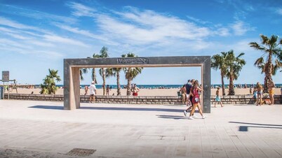 Villa T3, private terrace & parking. Wifi fibre, Swimming pool, Shops, Beach 50m!