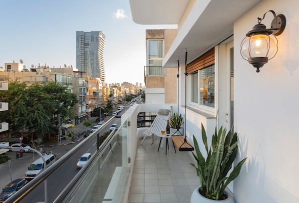 Superior One Bedroom Apartment with Balcony | Balcony