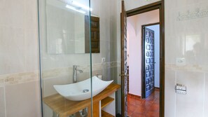 Shower, towels