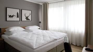 Double Room | Desk, cribs/infant beds, rollaway beds, free WiFi