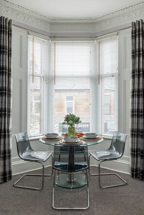 Dining - West Highland Apartments 'The Lomond' Luxury in Milngavie Town Centre. G62 8AB (Milngavie)