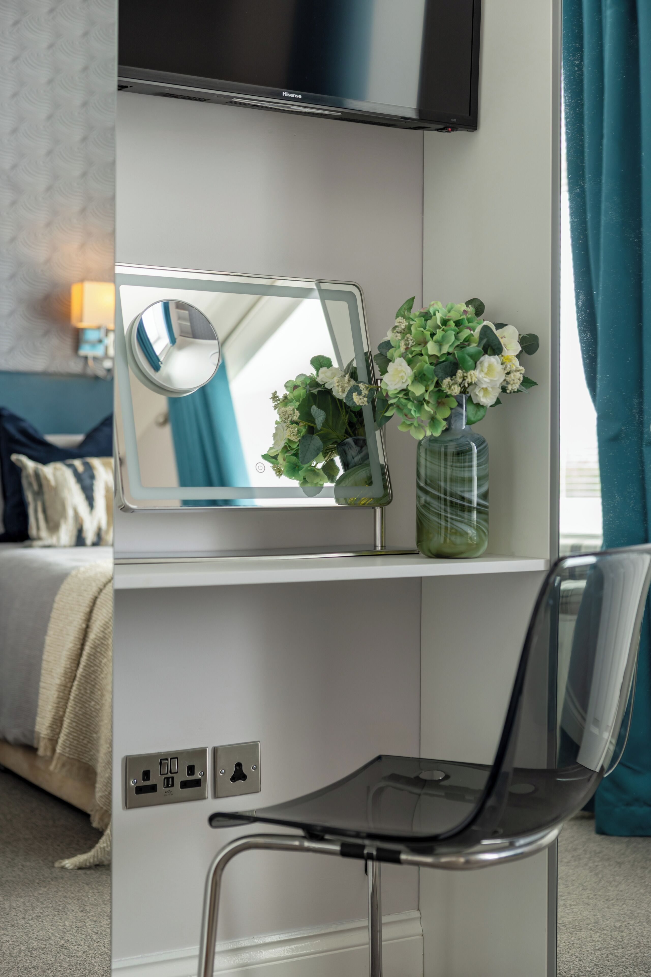 2 多间卧室、办公桌、遮光窗帘、熨斗/熨衣板