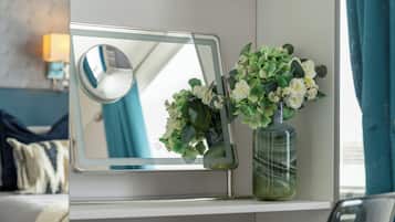 2 多间卧室、办公桌、遮光窗帘、熨斗/熨衣板