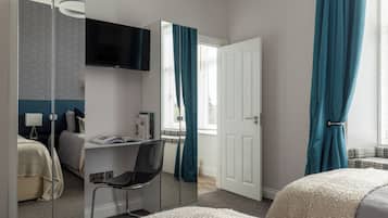 2 chambres, bureau, rideaux occultants, fer et planche Ă repasser