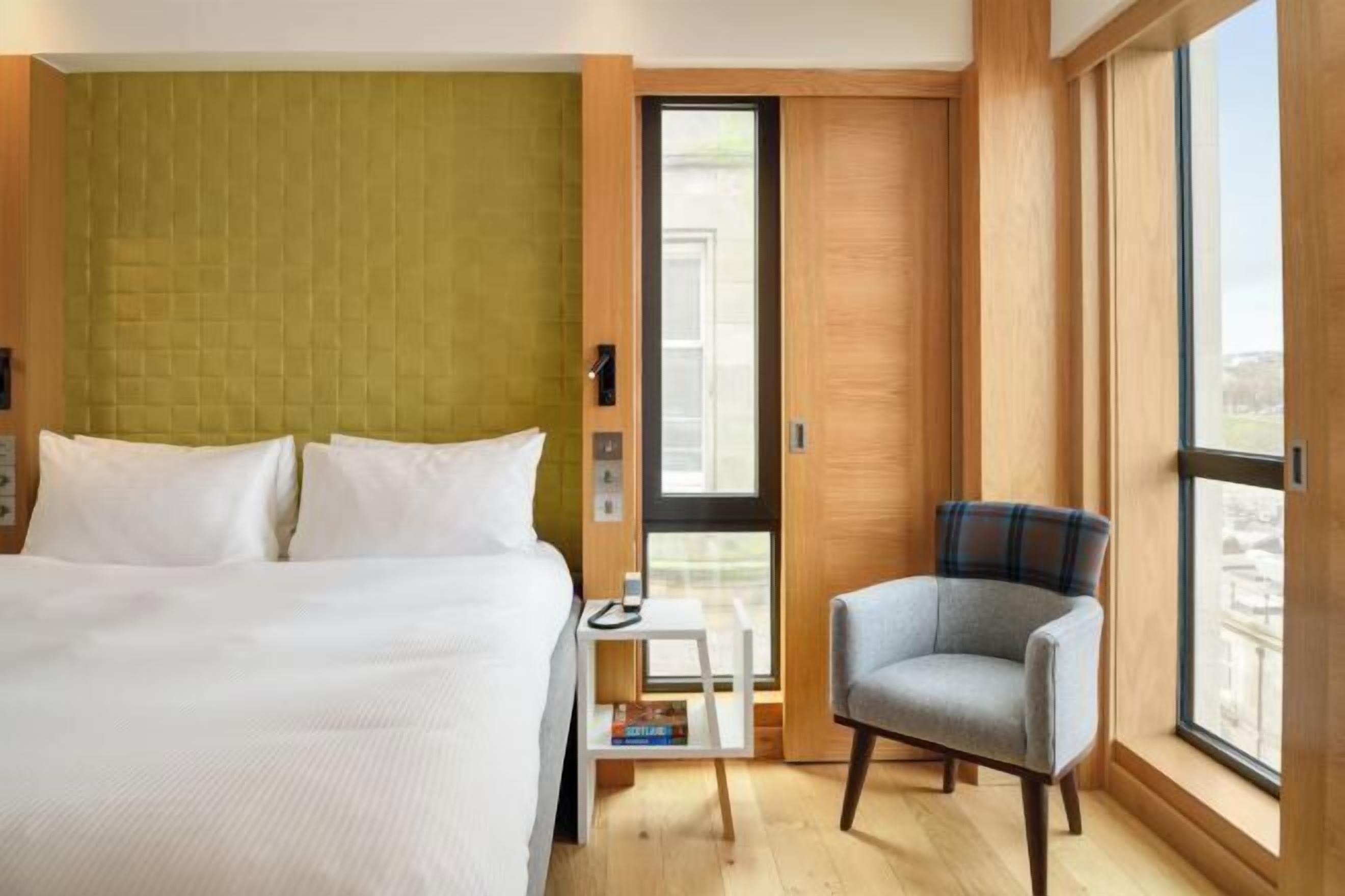 1 bedroom, Egyptian cotton sheets, premium bedding, down duvets