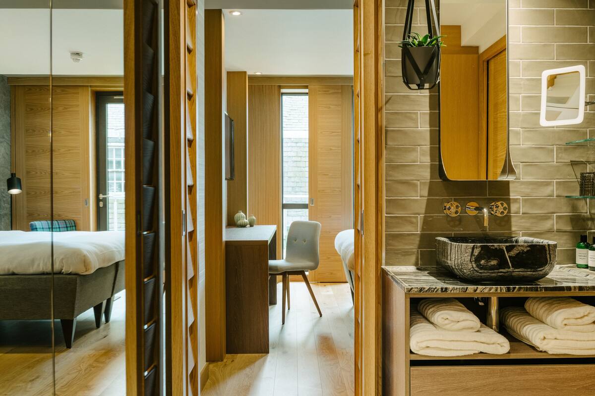 1 bedroom, egyptian cotton sheets, premium bedding, down duvets